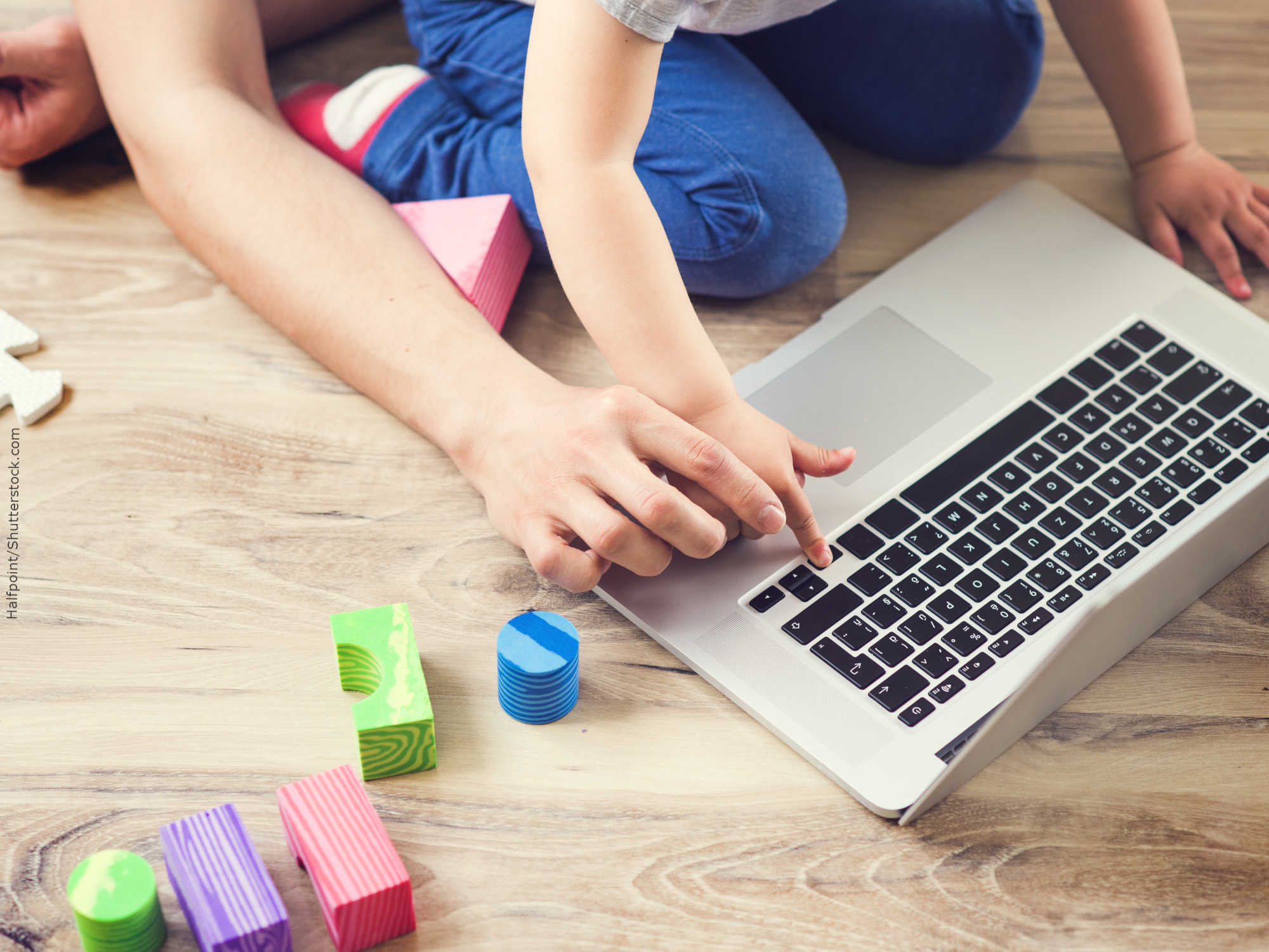 Contato das crianças com tecnologia é saudável, mas deve ser mediado pelos pais