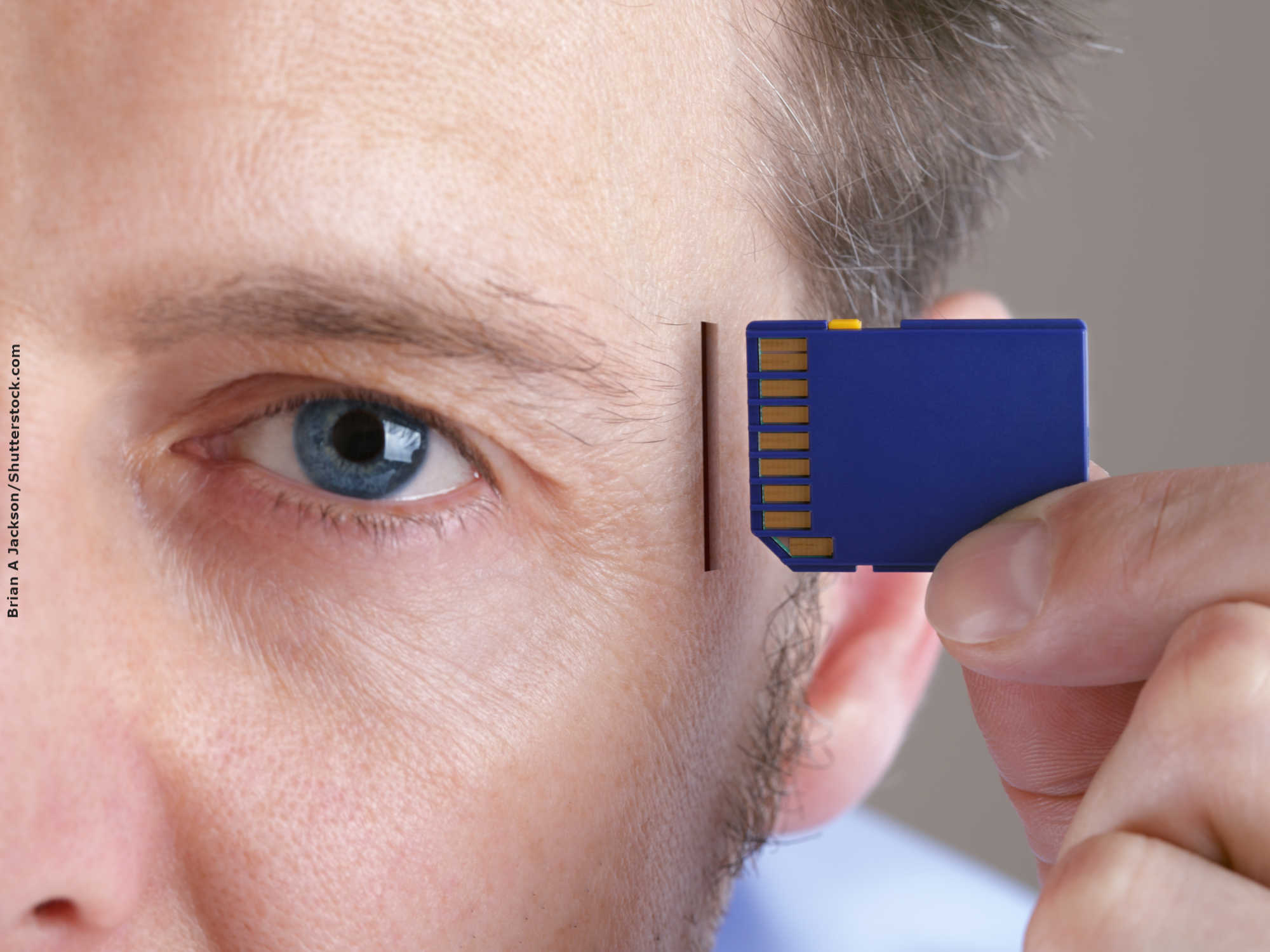 A polêmica sobre a implantação de chips em pessoas, segundo Arie Halpern