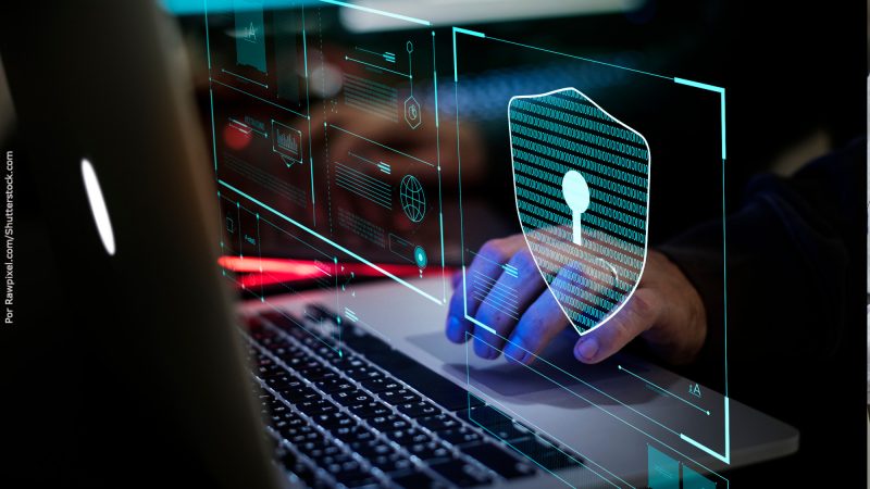 Hackers invadem contas de Twitter de personalidades e tentam golpe com bitcoins